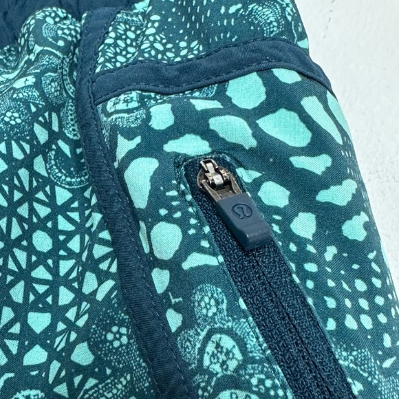 Lululemon Women’s Tracker Short IV Size 6 - Picture 6 of 11